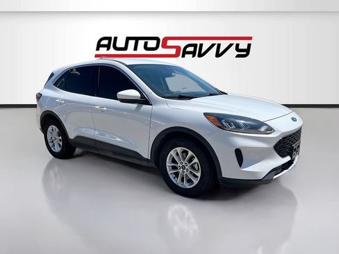 Used 2020 Ford Escape SE FWD image 1