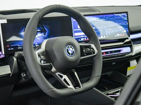 New 2026 BMW i5 eDrive40 w/ M Sport Package image 17