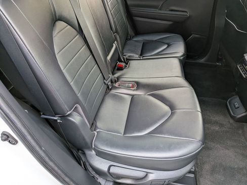 Used 2023 Toyota Highlander XLE image 28