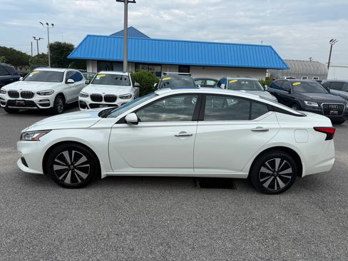 Used 2022 Nissan Altima 2.5 SV w/ SV Premium Package AWD/4WD image 3