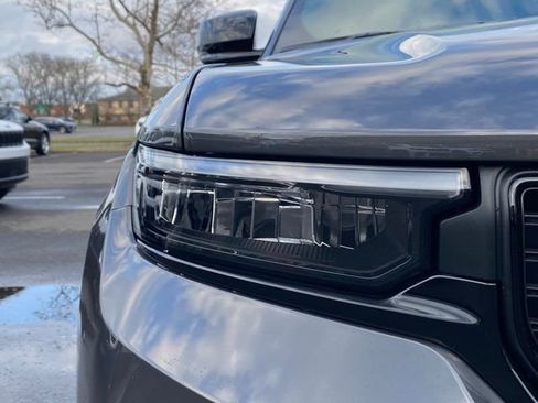 New 2025 Jeep Grand Cherokee Altitude image 9