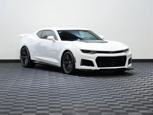 Used 2018 Chevrolet Camaro ZL1 RWD image 5