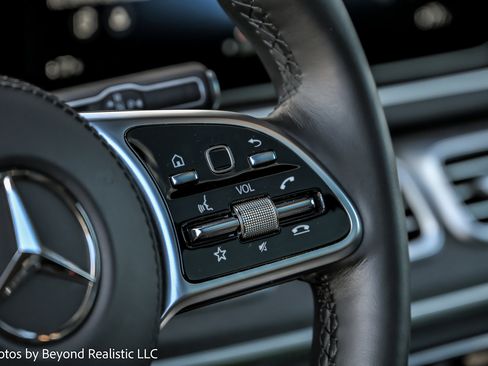 Used 2023 Mercedes-Benz Maybach GLS 600 4MATIC image 35