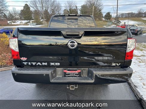 Used 2017 Nissan Titan SV image 12