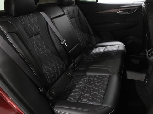 Used 2023 Buick Envision Avenir image 19