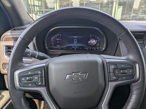 Used 2022 Chevrolet Tahoe Z71 w/ Luxury Package AWD/4WD image 15