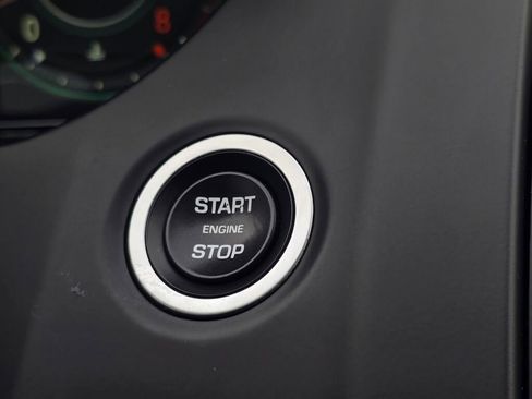 Used 2018 Jaguar E-PACE R-Dynamic HSE image 25