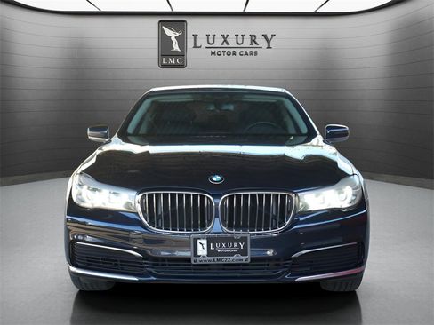 Used 2019 BMW 740i xDrive w/ Cold Weather Package image 5