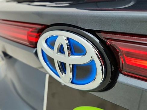 Used 2023 Toyota Venza Limited image 16