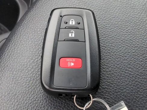 Used 2021 Toyota RAV4 XLE image 27