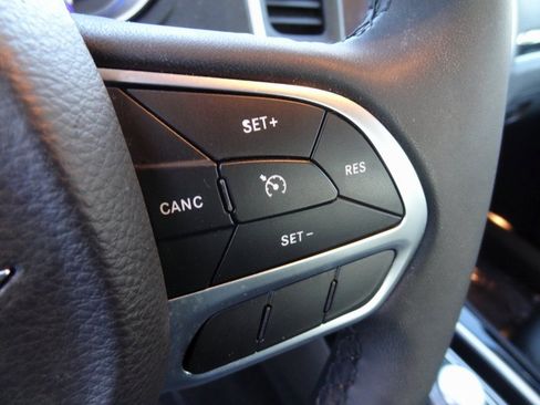 Used 2023 Chrysler 300 Touring image 16