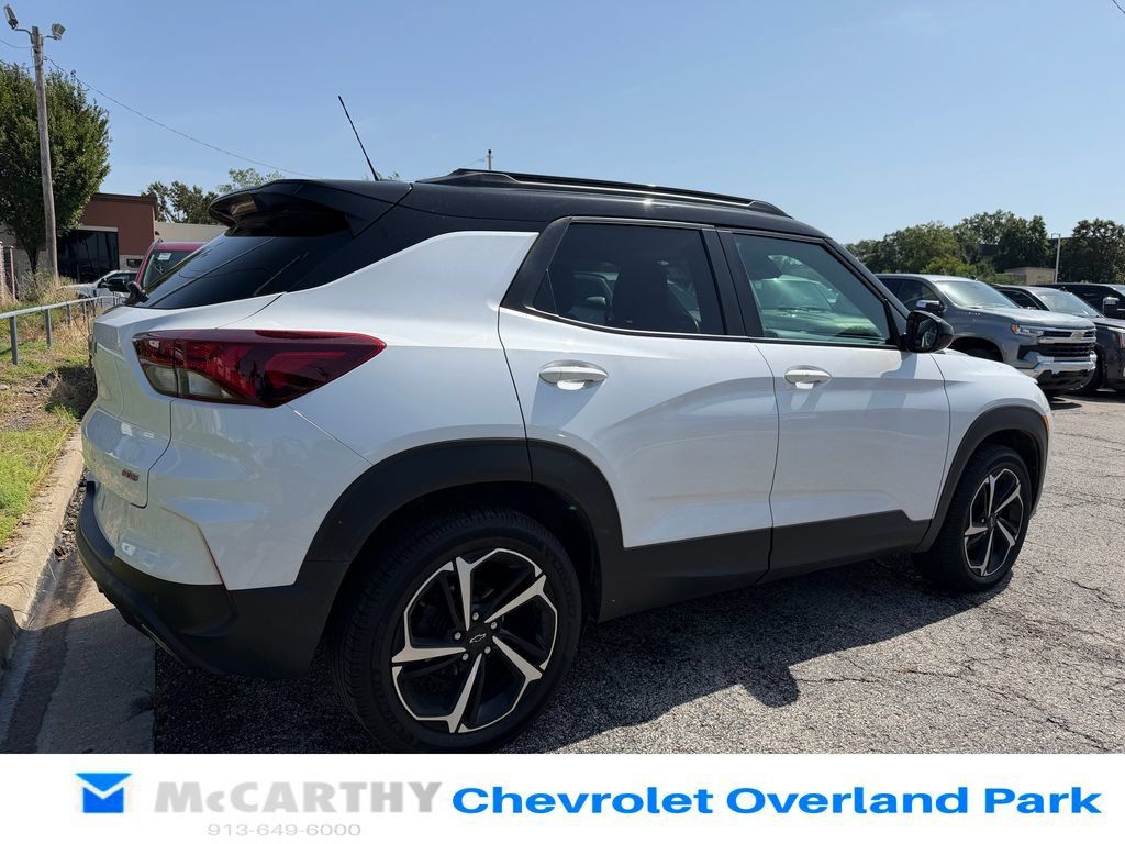 Used 2022 Chevrolet TrailBlazer RS w/ Sun and Liftgate Package AWD/4WD image 3