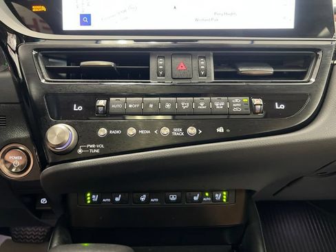 Used 2024 Lexus ES 300h w/ Accessory Package (Z1) FWD image 32