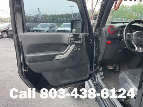 Used 2016 Jeep Wrangler Unlimited Rubicon AWD/4WD image 4