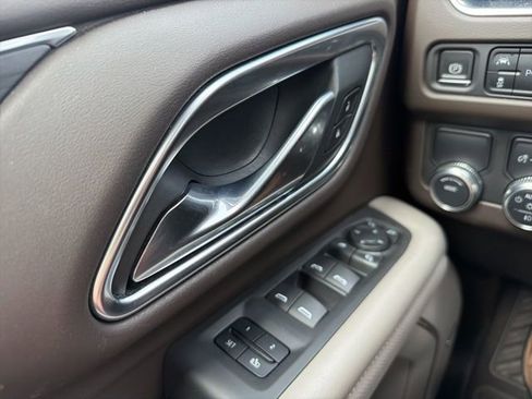 Used 2021 GMC Yukon SLT w/ SLT Premium Package image 12