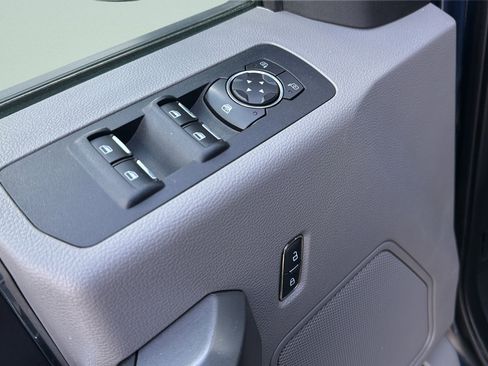 Used 2016 Ford F150 XLT AWD/4WD image 24