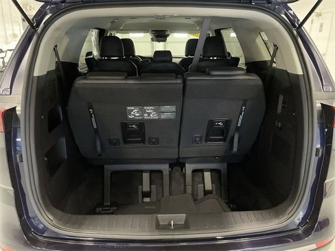 Used 2024 Kia Carnival LX image 15