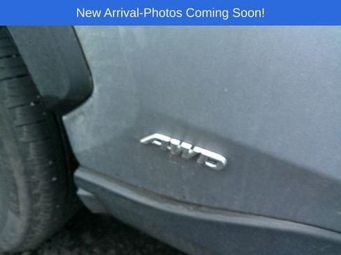 Used 2022 Toyota RAV4 XLE Premium image 3