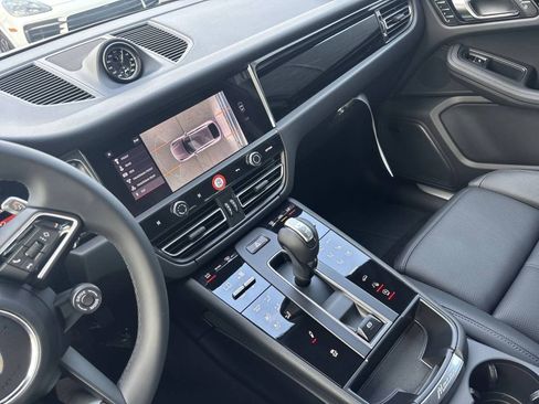 Certified 2025 Porsche Macan S AWD/4WD image 22