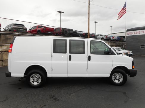 Used 2016 Chevrolet Express 2500 RWD image 6