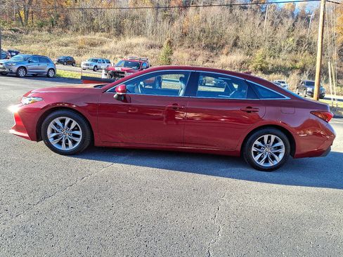 Used 2021 Toyota Avalon XLE w/ Moonroof Package image 5
