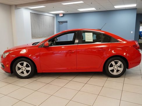 Used 2015 Chevrolet Cruze LT image 2