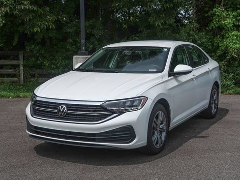 Used 2023 Volkswagen Jetta SE FWD image 4