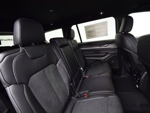 New 2026 Jeep Grand Cherokee L 4WD image 17
