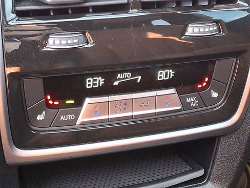 Used 2023 BMW X7 xDrive40i w/ Premium Package image 12