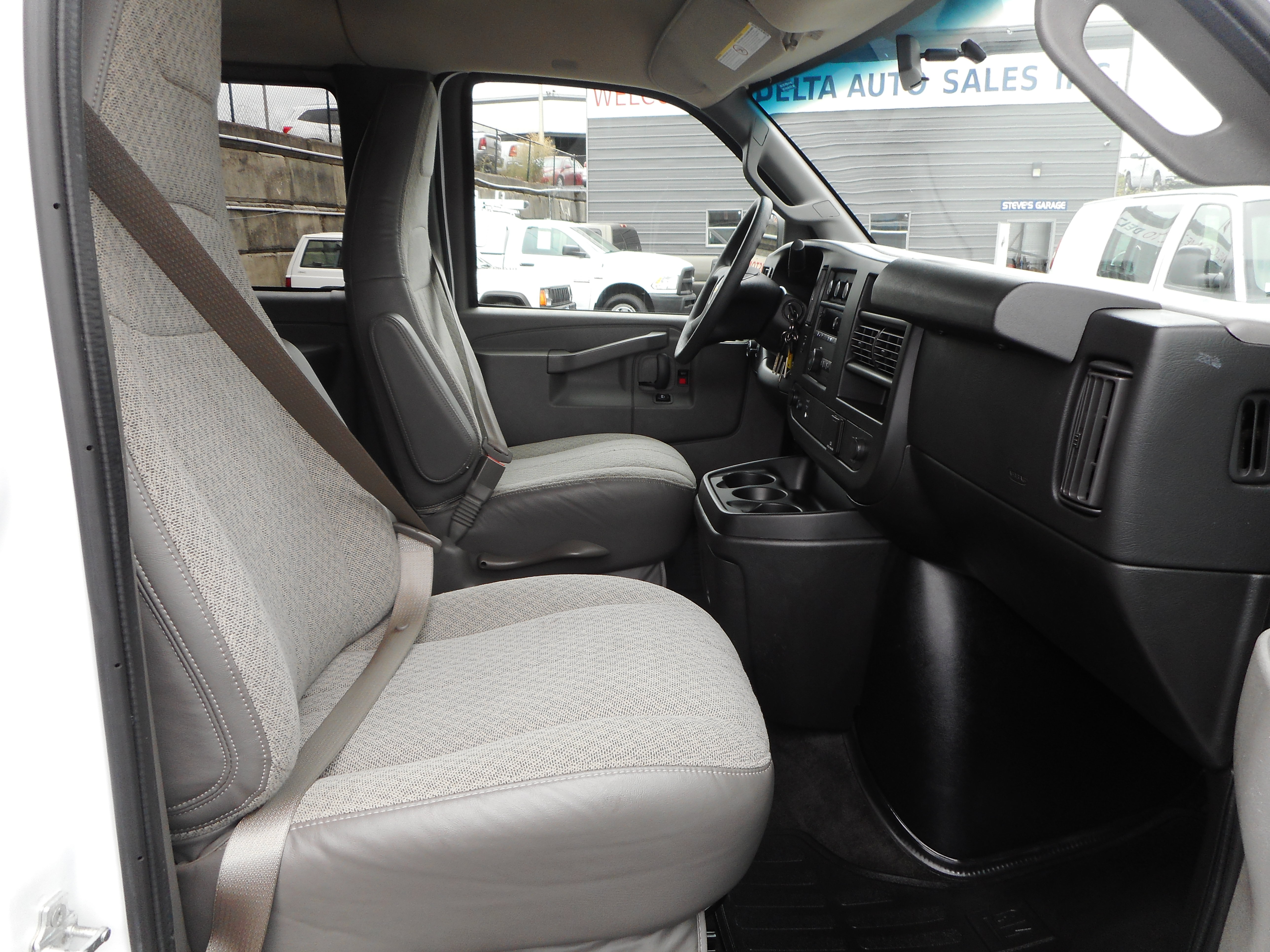 Used 2017 Chevrolet Express 3500 LT w/ LT Preferred Equipment Group RWD image 28