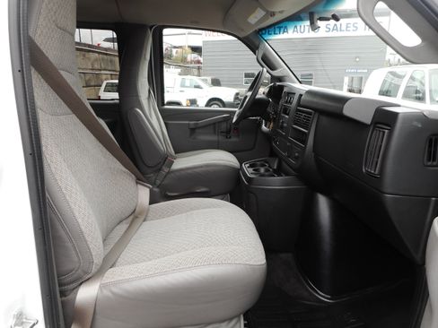 Used 2017 Chevrolet Express 3500 LT w/ LT Preferred Equipment Group RWD image 28