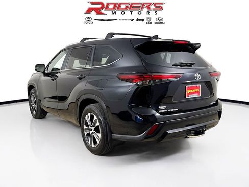 Certified 2024 Toyota Highlander XLE AWD/4WD image 11