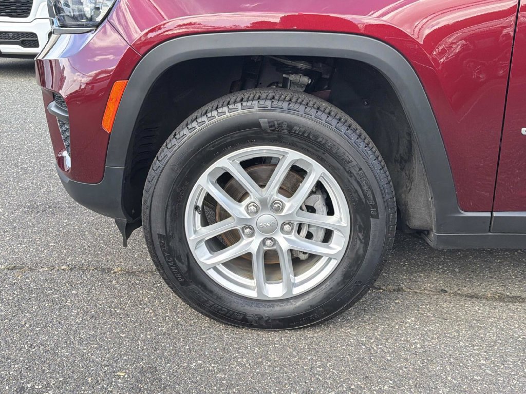 Used 2025 Jeep Grand Cherokee Laredo X AWD/4WD image 13