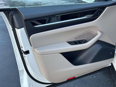 New 2025 Porsche Macan 4S Electric image 18