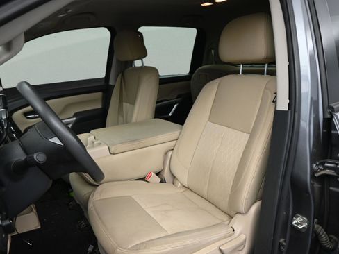 Used 2017 Nissan Titan SV AWD/4WD image 31