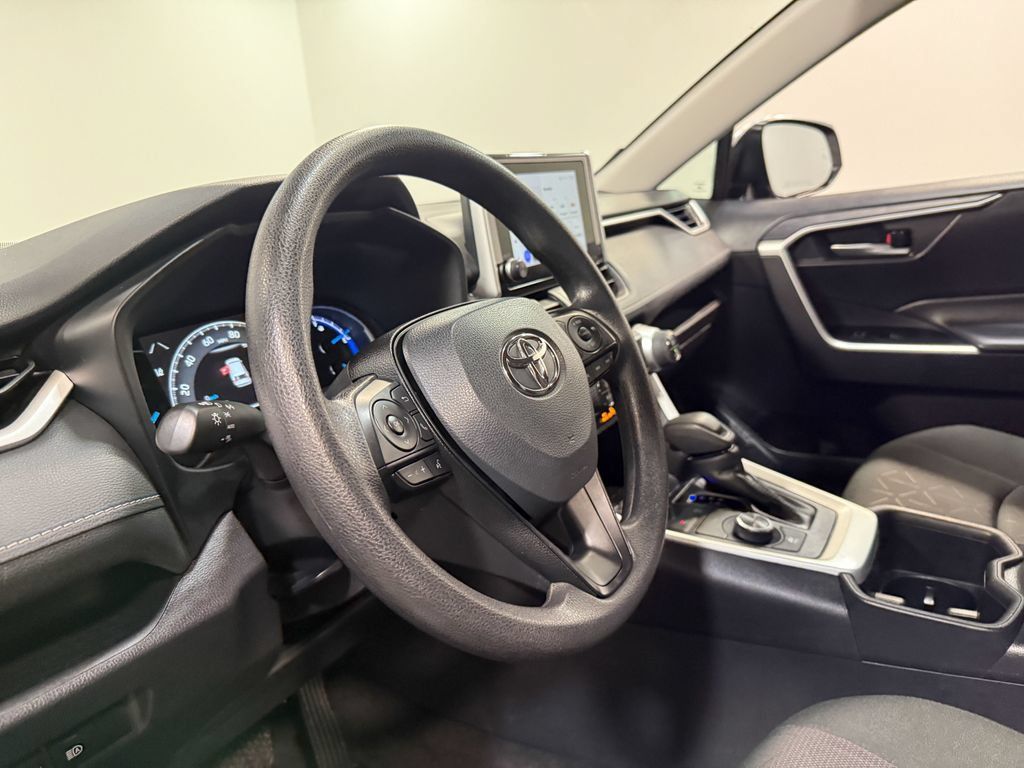 Used 2025 Toyota RAV4 XLE AWD/4WD image 74