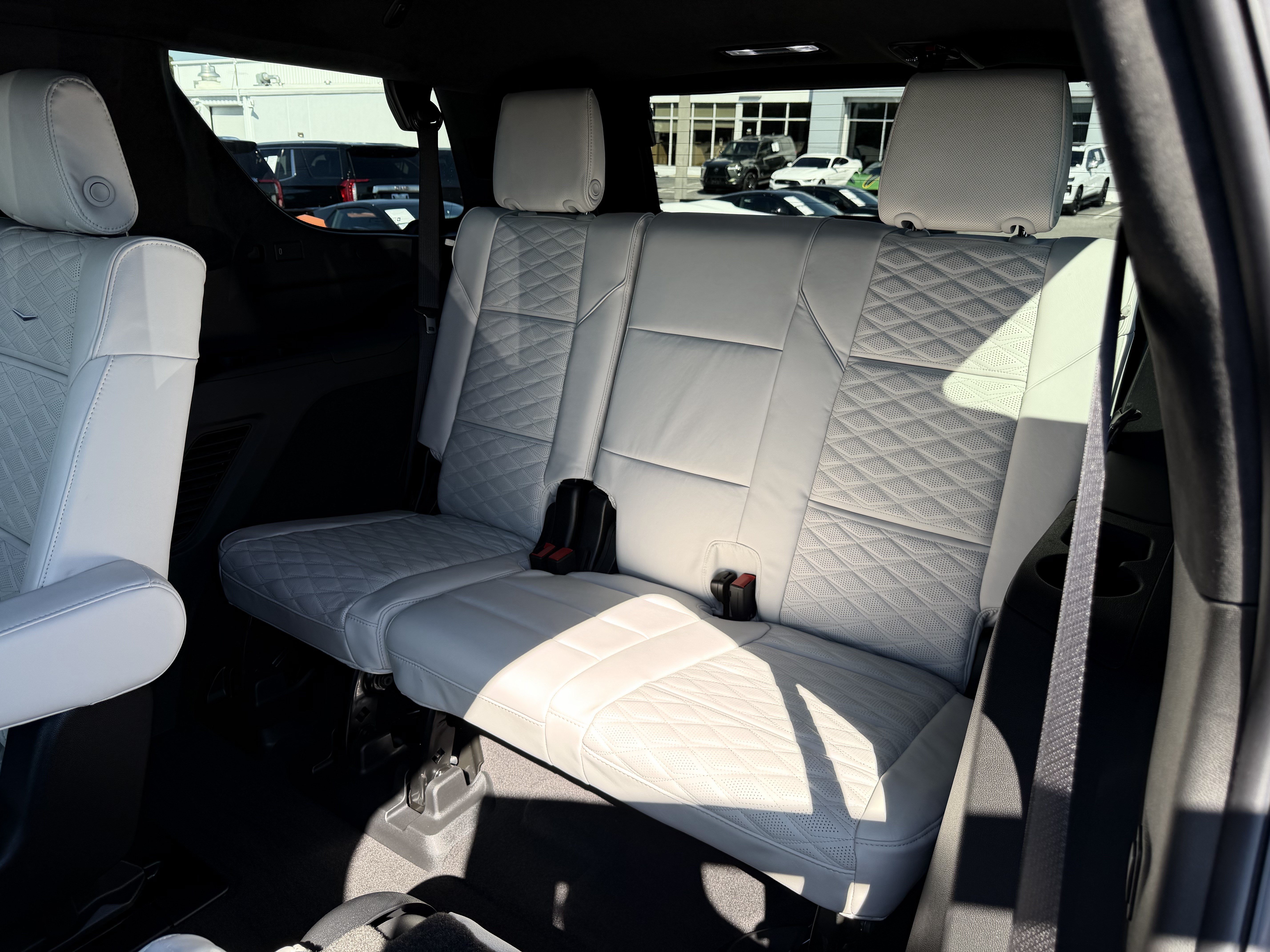 Used 2027 Cadillac Escalade Platinum Sport w/ LPO, ONYX Package AWD/4WD image 36