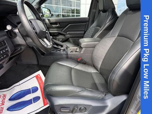 Used 2024 Toyota Tacoma TRD Sport w/ TRD Sport Premium Package AWD/4WD image 16
