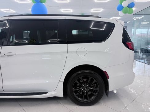 Used 2020 Chrysler Pacifica Touring-L w/ Advanced Safetytec Group AWD/4WD image 7