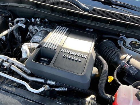 Used 2024 Chevrolet Suburban RST w/ Luxury Package AWD/4WD image 31