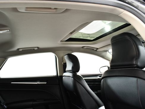 Used 2017 Ford Fusion Titanium FWD image 18