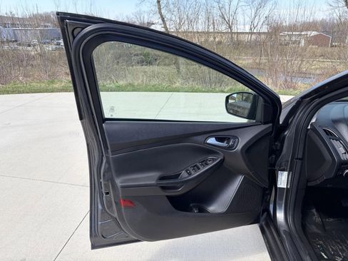 Used 2016 Ford Focus SE image 9