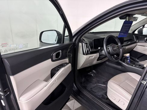 Used 2025 Kia Sorento S AWD/4WD image 11