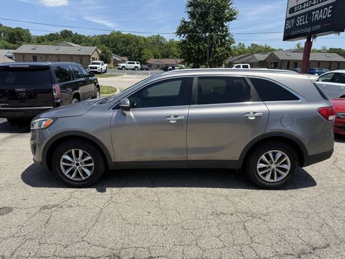 Used 2016 Kia Sorento FWD image 12