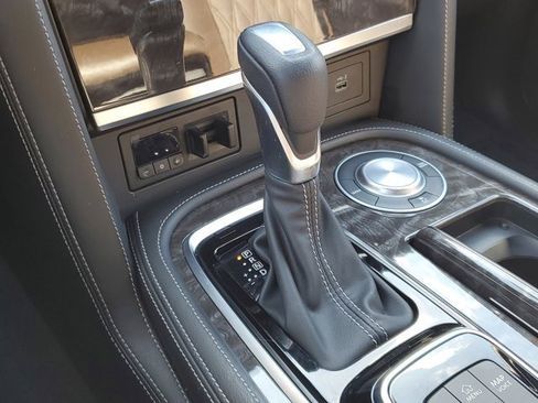 Used 2022 Nissan Armada Platinum image 22