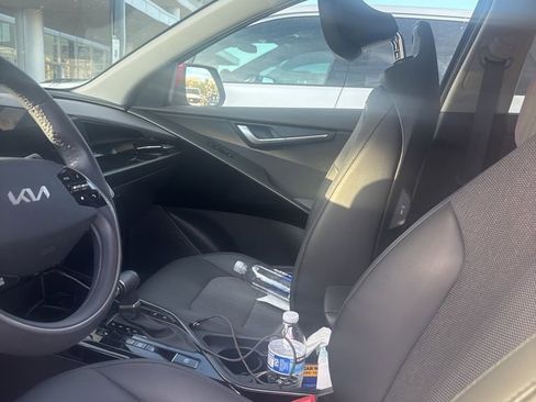 Used 2023 Kia Niro EX image 9