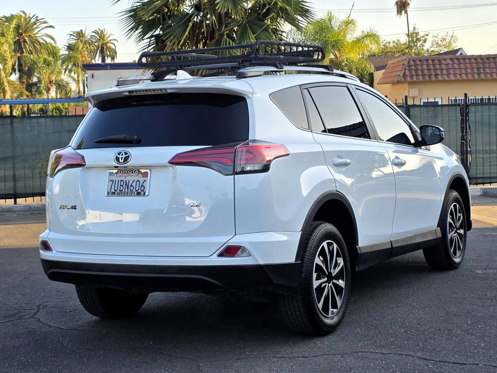 Used 2017 Toyota RAV4 LE FWD image 3