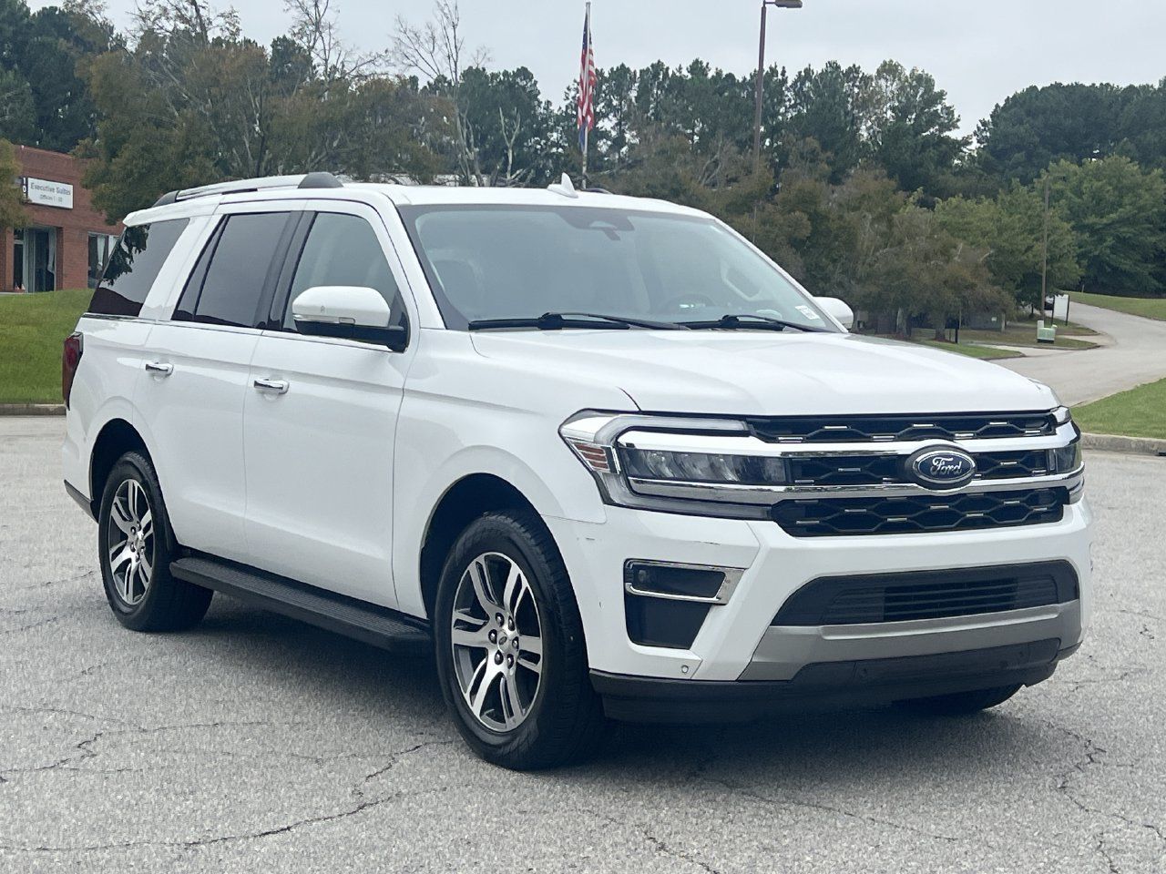 Used 2024 Ford Expedition Limited RWD image 4
