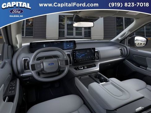 New 2026 Ford Expedition Active image 9