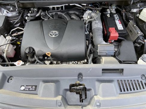 Used 2021 Toyota Highlander XSE FWD image 28